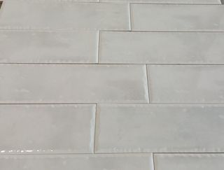 Análisis blanco brillo