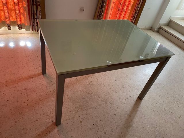 Mesa extensible cristal patas hierro