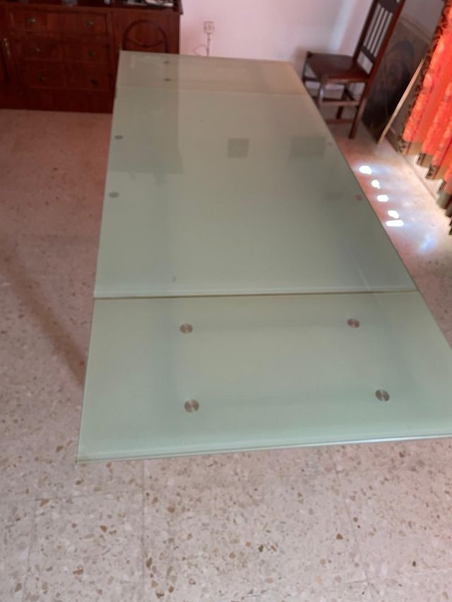 Mesa extensible cristal patas hierro