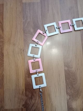 Cinturón Stradivarius vintage rosa y blanco