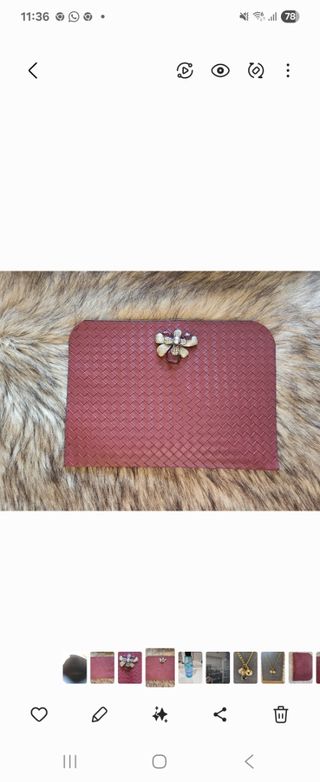 Bolso de mano burdeos con flor joya