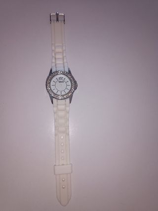 Reloj Cosmopolitan con bisel de pedrería