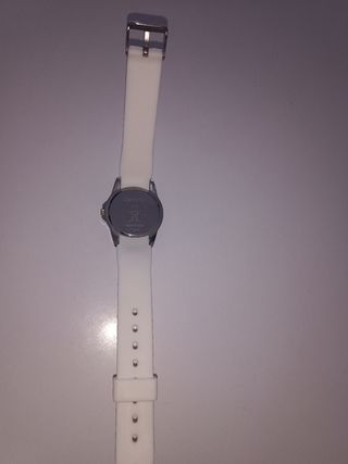 Reloj Cosmopolitan con bisel de pedrería