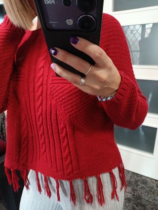 Jersey rojo con flecos