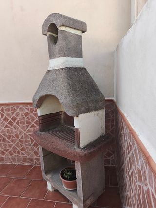 Barbacoa de piedra y terracota