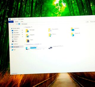 HP PAVILION 23 INTEL CORE I5 10GB RAM 128GB SSD 