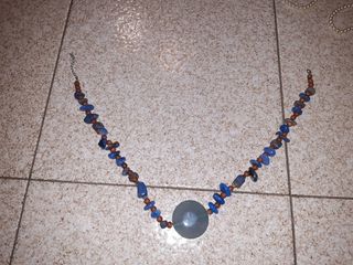 Collana pietre blu e grigie con medaglione