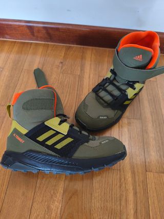 Botas niño Adidas Terrex impermeables T34