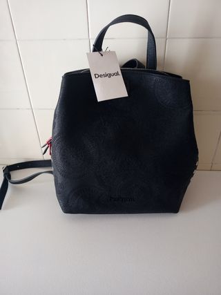Mochila Desigual Negra Nueva. Sin estrenar.