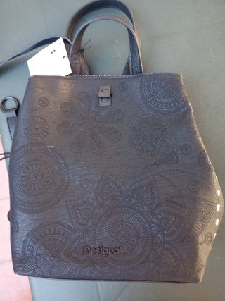 Mochila Desigual Negra Nueva. Sin estrenar.