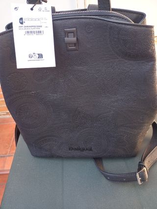 Mochila Desigual Negra Nueva. Sin estrenar.