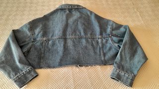 Chaqueta vaquera Bershka corta