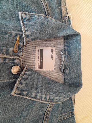 Chaqueta vaquera Bershka corta