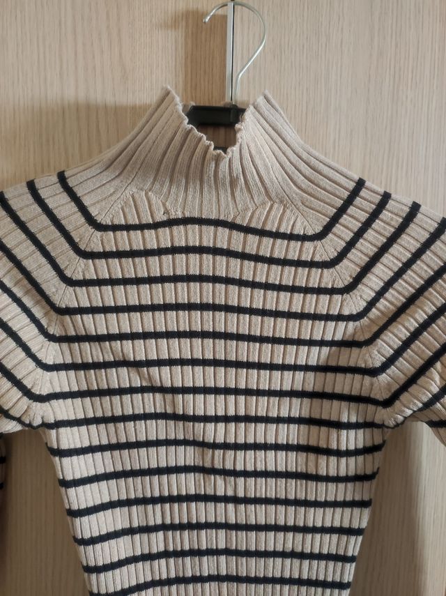 Jersey cuello alto rayas beige