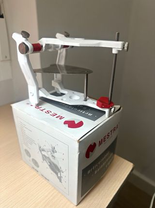 Articulador para prótesis dentales 
