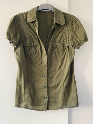 Camisa verde oliva manga corta