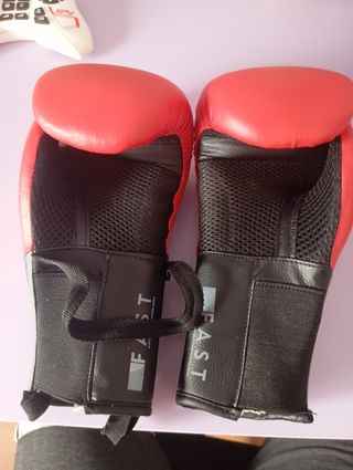 Guantes de boxeo Decathlon rojos