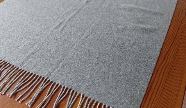 Bufanda de Cachemira. Doble lado: Gris y Amarillo.