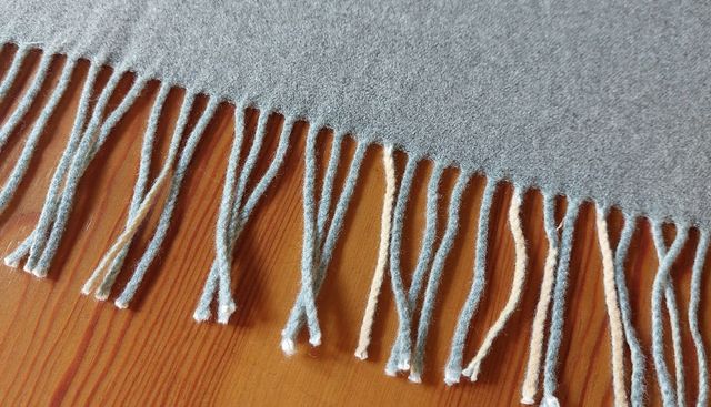 Bufanda de Cachemira. Doble lado: Gris y Amarillo.