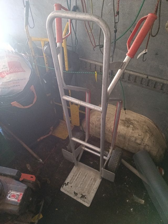 Carretilla de carga metálica