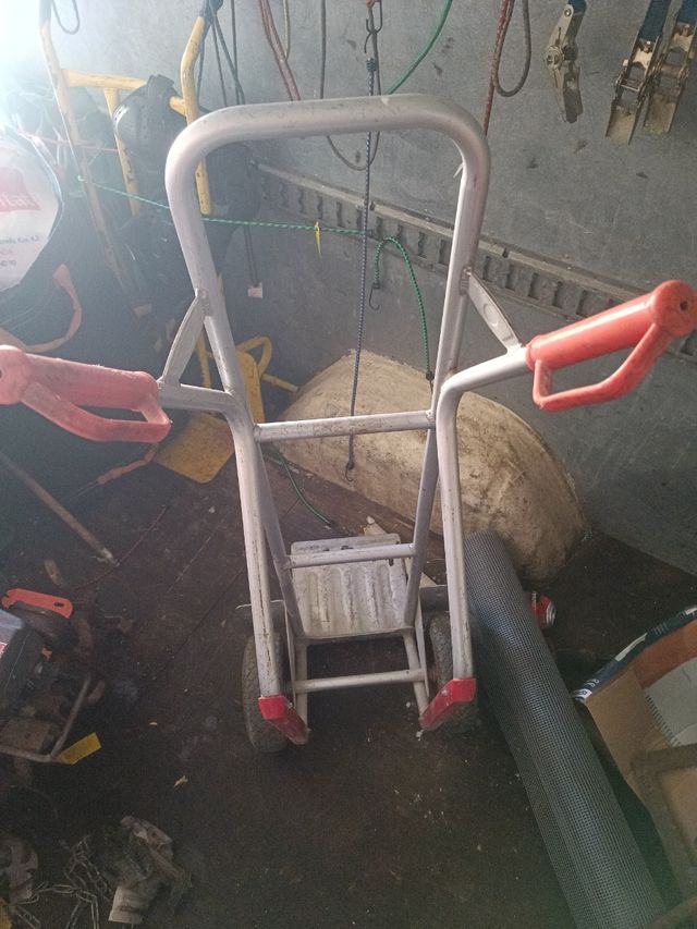 Carretilla de carga metálica