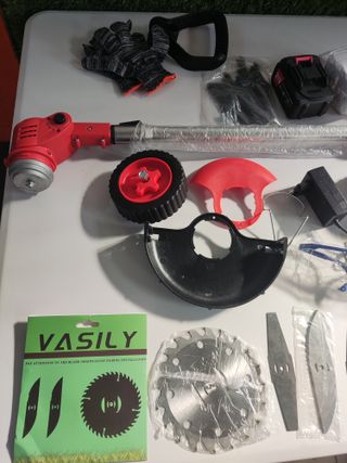 Desbrozadora de césped inalámbrica con batería