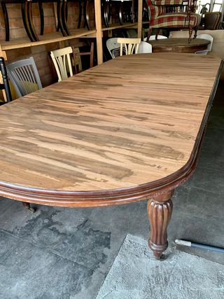 Gran. Mesa de comedor antigua de madera. Calidad 