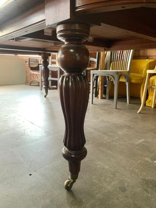Gran. Mesa de comedor antigua de madera. Calidad 