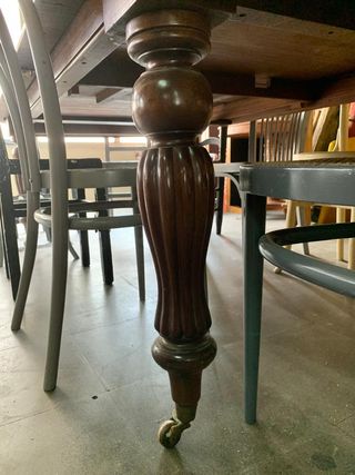Gran. Mesa de comedor antigua de madera. Calidad 