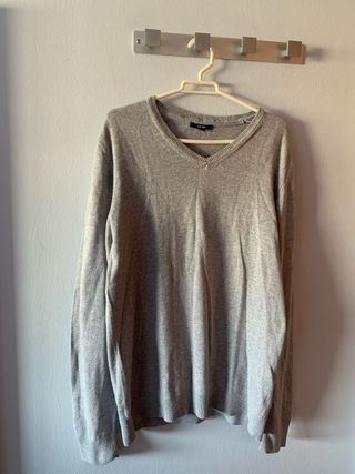 Jersey gris cuello pico
