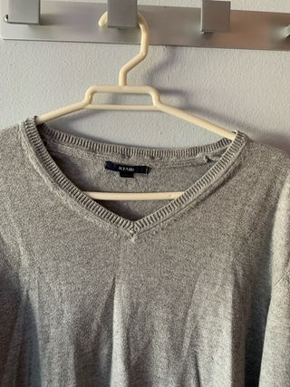 Jersey gris cuello pico