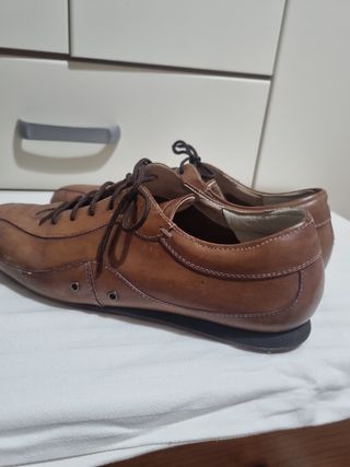 Zapatos de cuero marrones