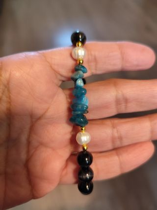 Pulsera Ojo de Halcón, Perlas y Apatito Azul