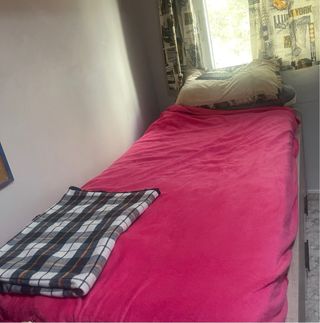 Cama nido gris y blanca