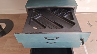 Cajón metálico de oficina con llave