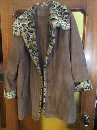 Chaquetón marrón claro T. 52 con forro estampado