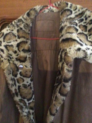 Chaquetón marrón claro T. 52 con forro estampado
