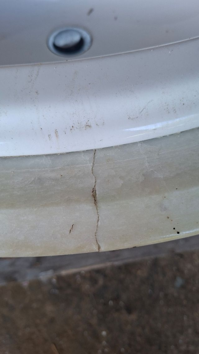 Mueble de baño con lavabo de madera