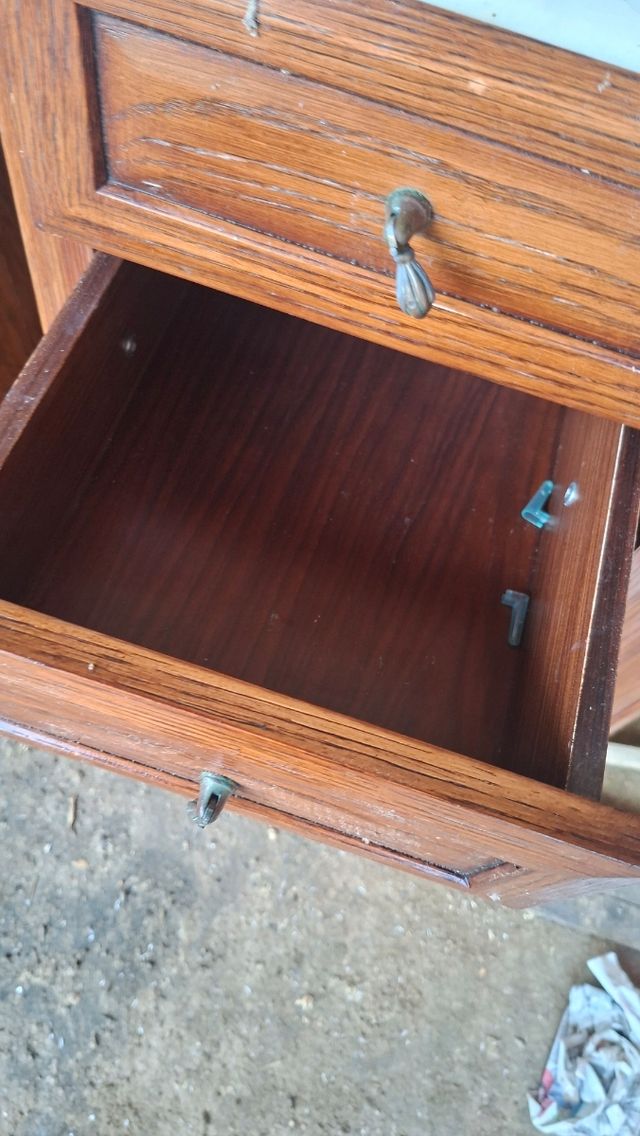 Mueble de baño con lavabo de madera