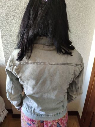 Cazadora vaquera corta mujer desgastada