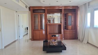 Mueble de salón madera y cristal