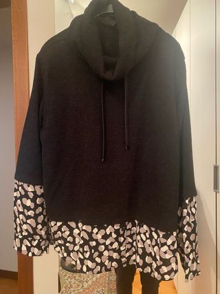 Maglione nero con inseeti in citone