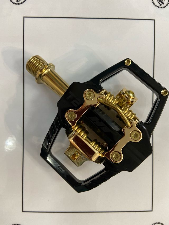 Pedales HT T2 Titanium Dorados