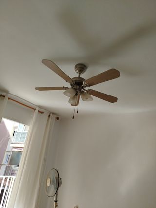 Lámpara de techo madera y metal
