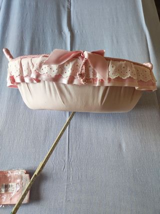 Cesta nascita rosa con fiocchi e pizzo