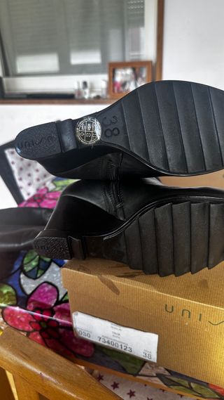 Botas altas de piel negras