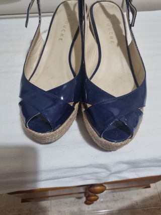 Zapatos de cuña azul