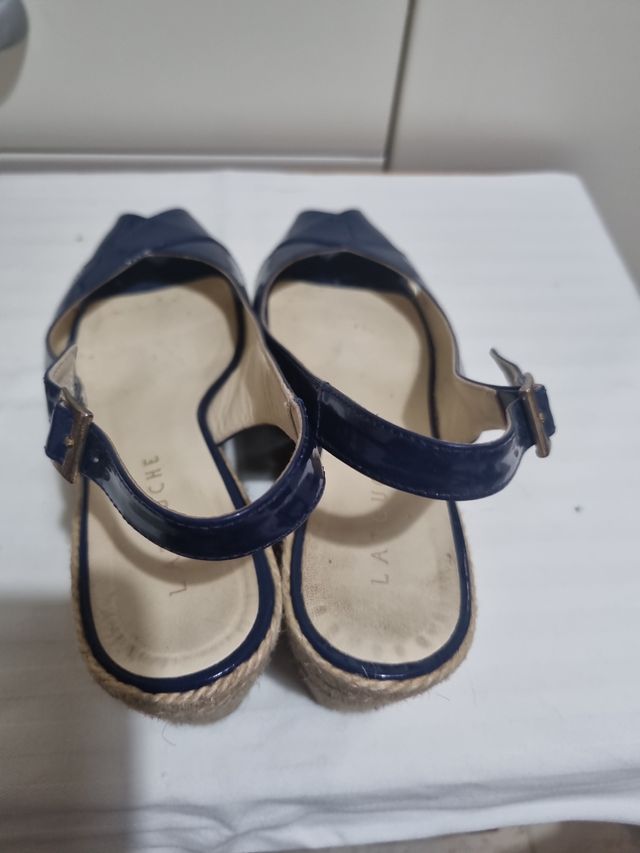 Zapatos de cuña azul