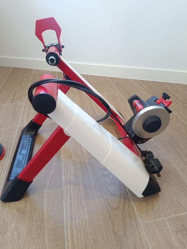 RODILLO ELITE Y SOPORTE RUEDA