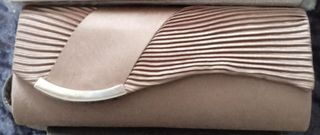 Bolso de fiesta beige y dorado